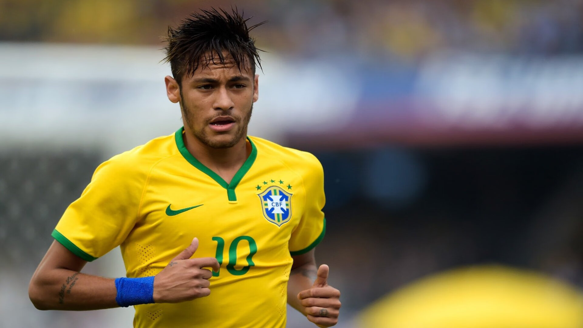 体育新闻中心记者连线现场,体育专栏记者